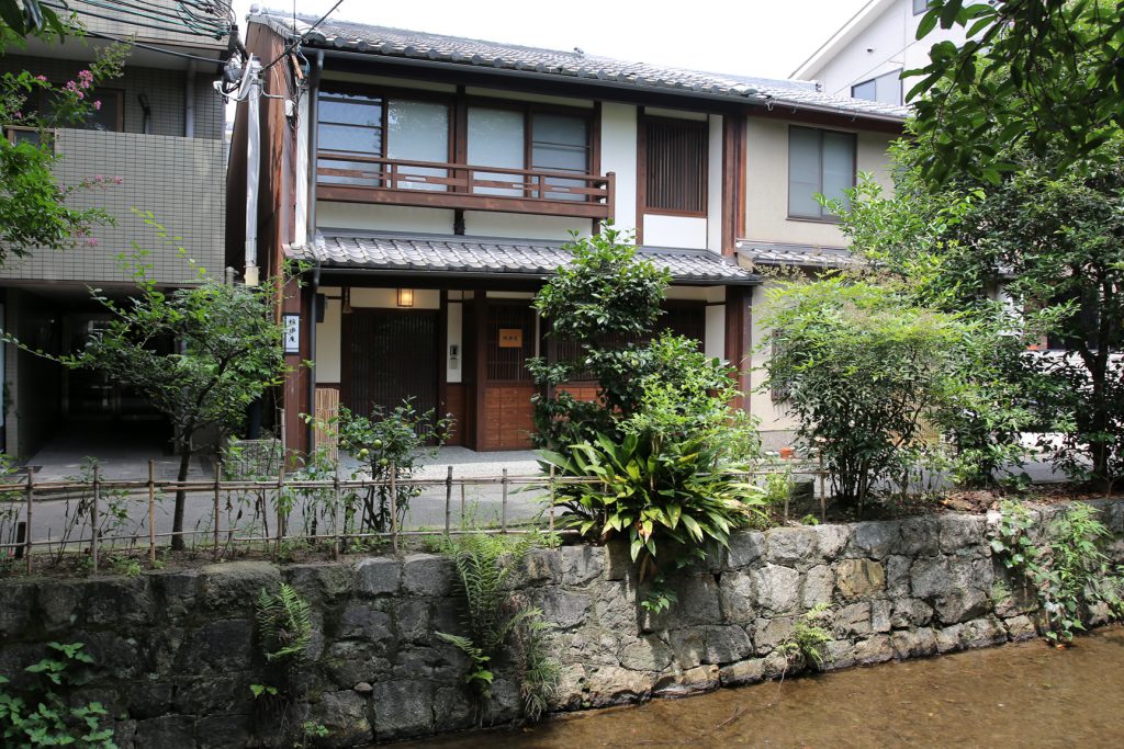 高瀬川に面した京町家　一棟貸切の宿　の宿　雅樂庵